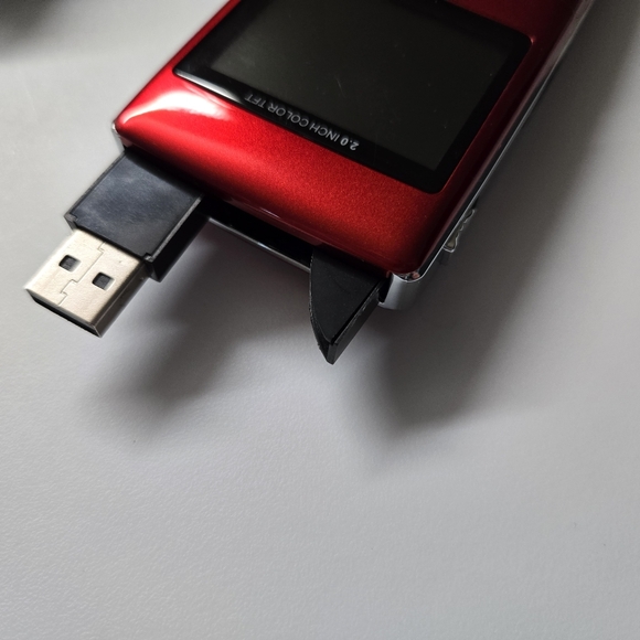 ProMaster MyMuvi Facecam HD Camera Red - Picture 6 of 7